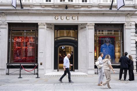 gucci sales decline.